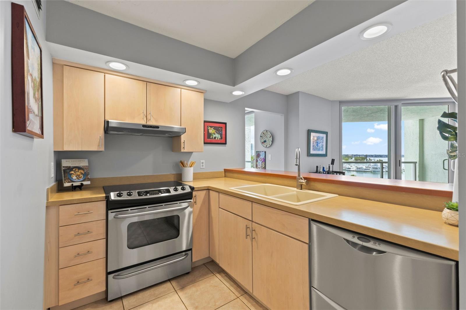 Image 23 of 62 For 1111 Gulfstream Avenue 6b