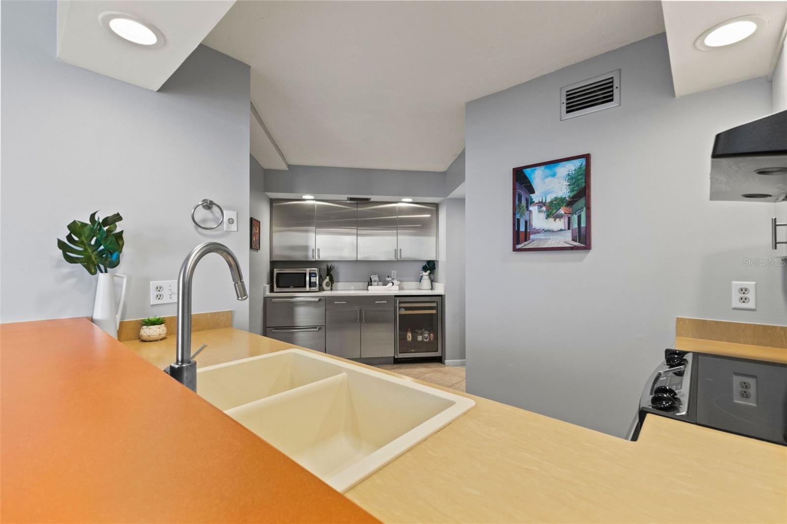 Image 24 of 62 For 1111 Gulfstream Avenue 6b