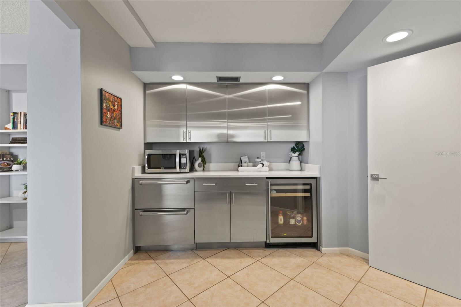 Image 26 of 62 For 1111 Gulfstream Avenue 6b