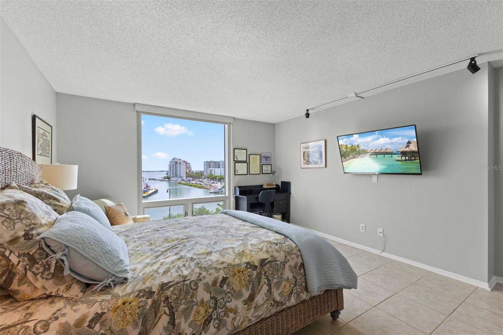 Image 28 of 62 For 1111 Gulfstream Avenue 6b