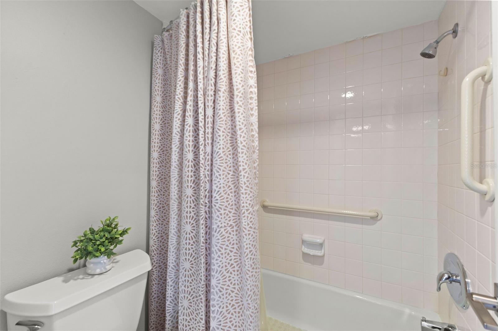 Image 31 of 62 For 1111 Gulfstream Avenue 6b