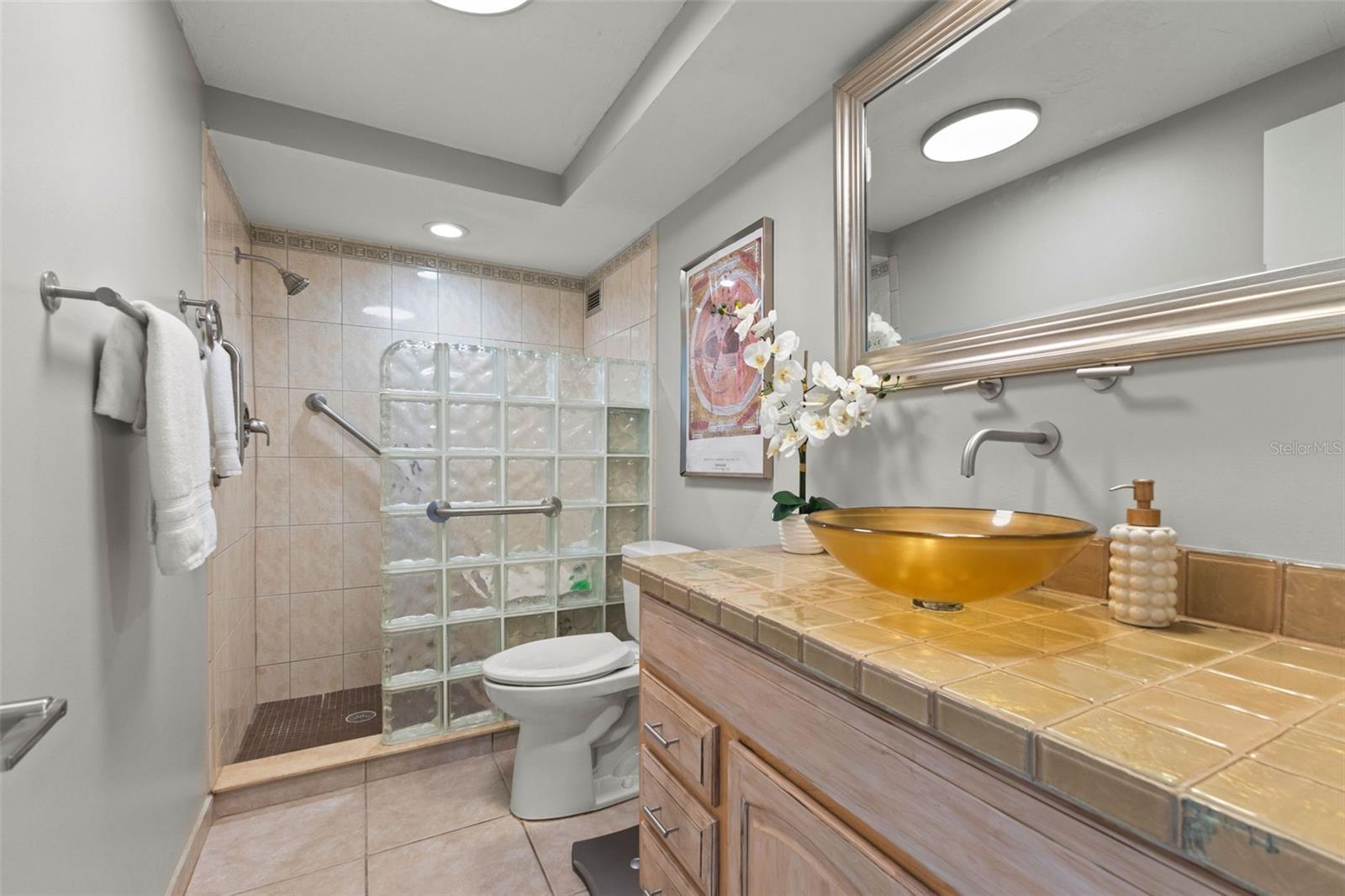 Image 34 of 62 For 1111 Gulfstream Avenue 6b