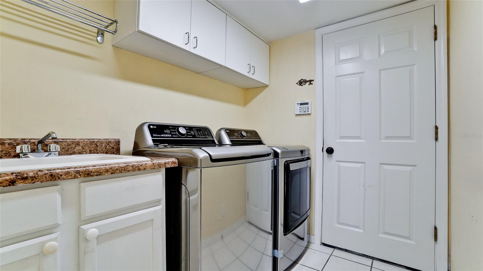 Image 23 of 43 For 9102 12th Avenue Nw