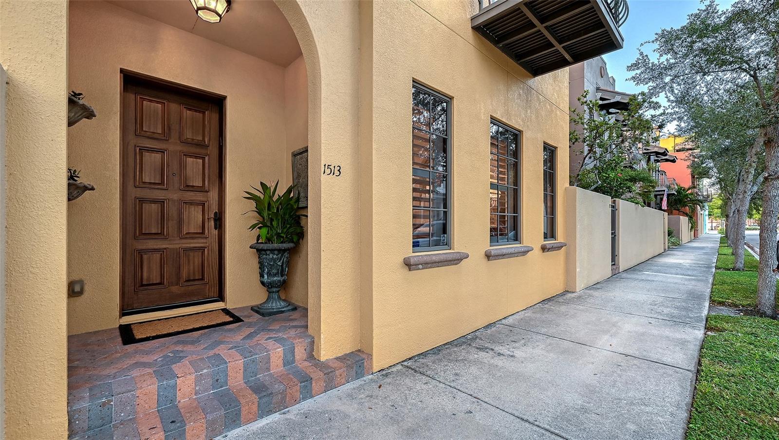 Image 3 of 41 For 1513 Oak Street 18