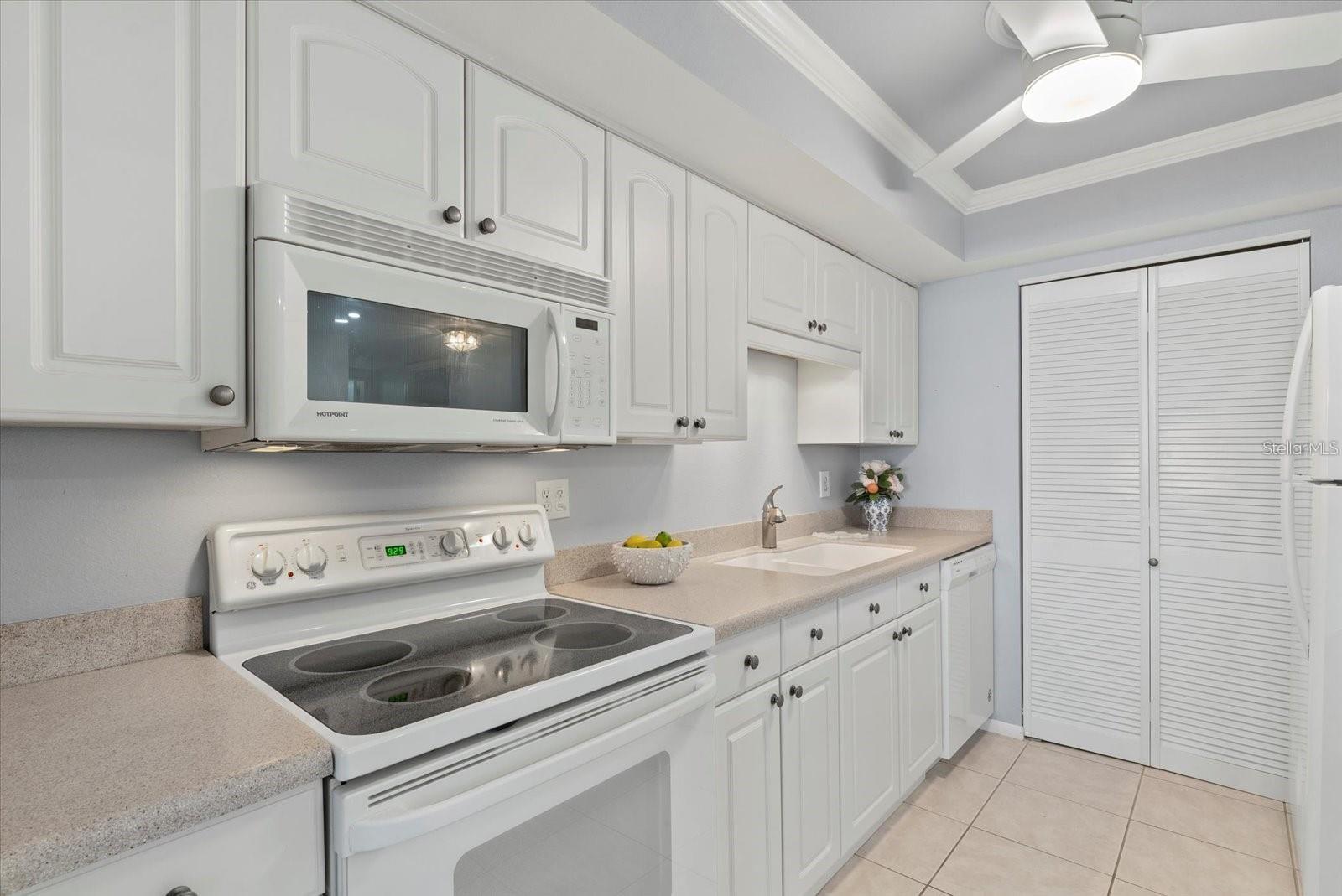 Image 11 of 35 For 255 The Esplanade N 106