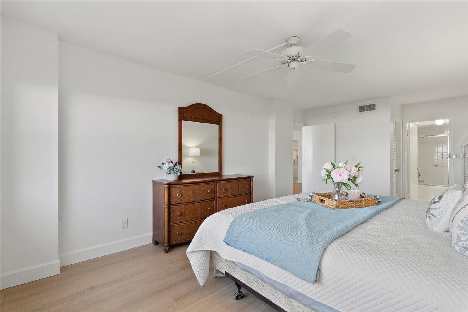 Image 20 of 35 For 255 The Esplanade N 106