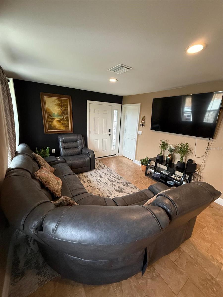 Image 4 of 23 For 2804 11th Street Court E