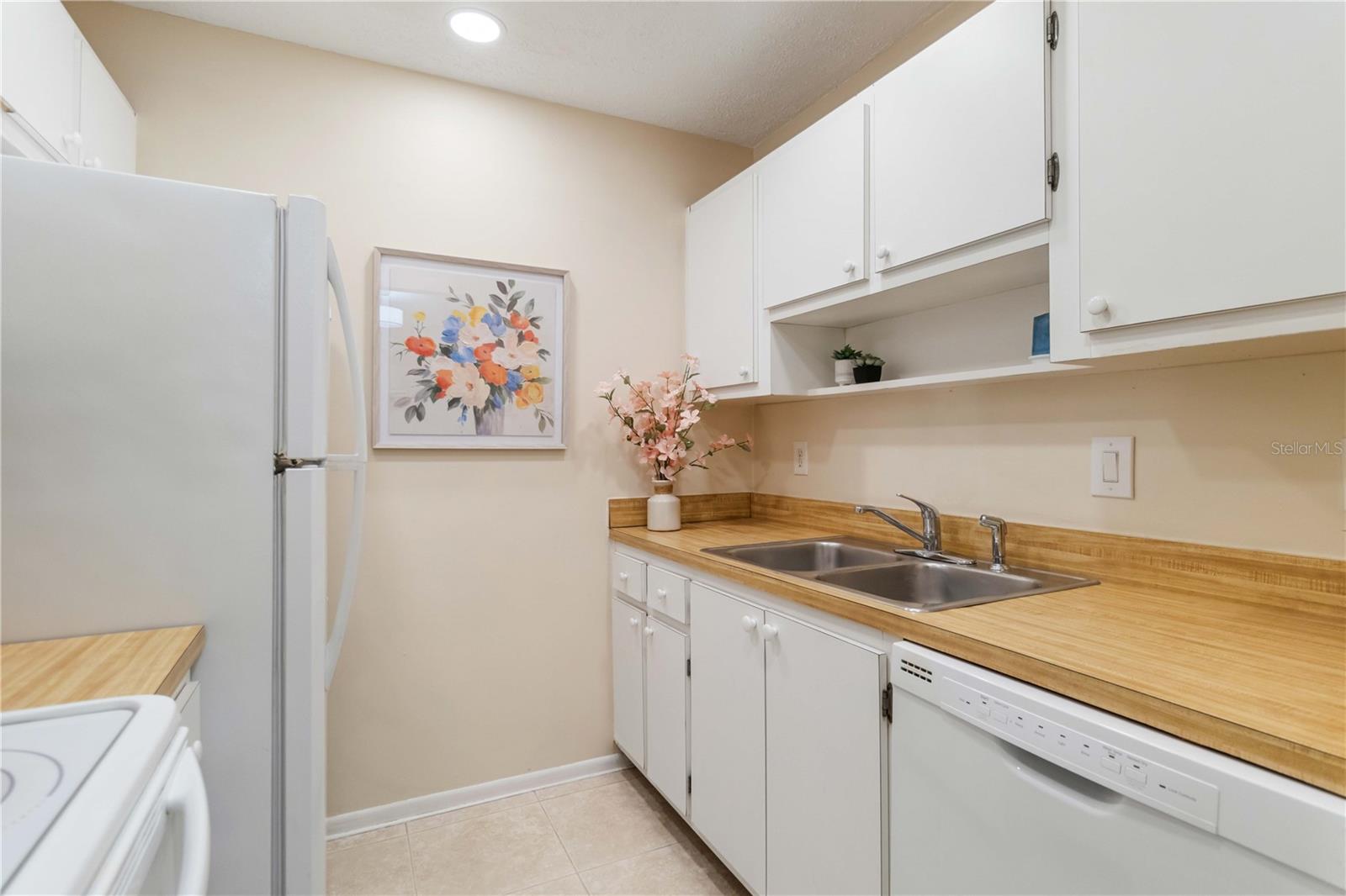 Image 12 of 31 For 3267 Beneva Road 103