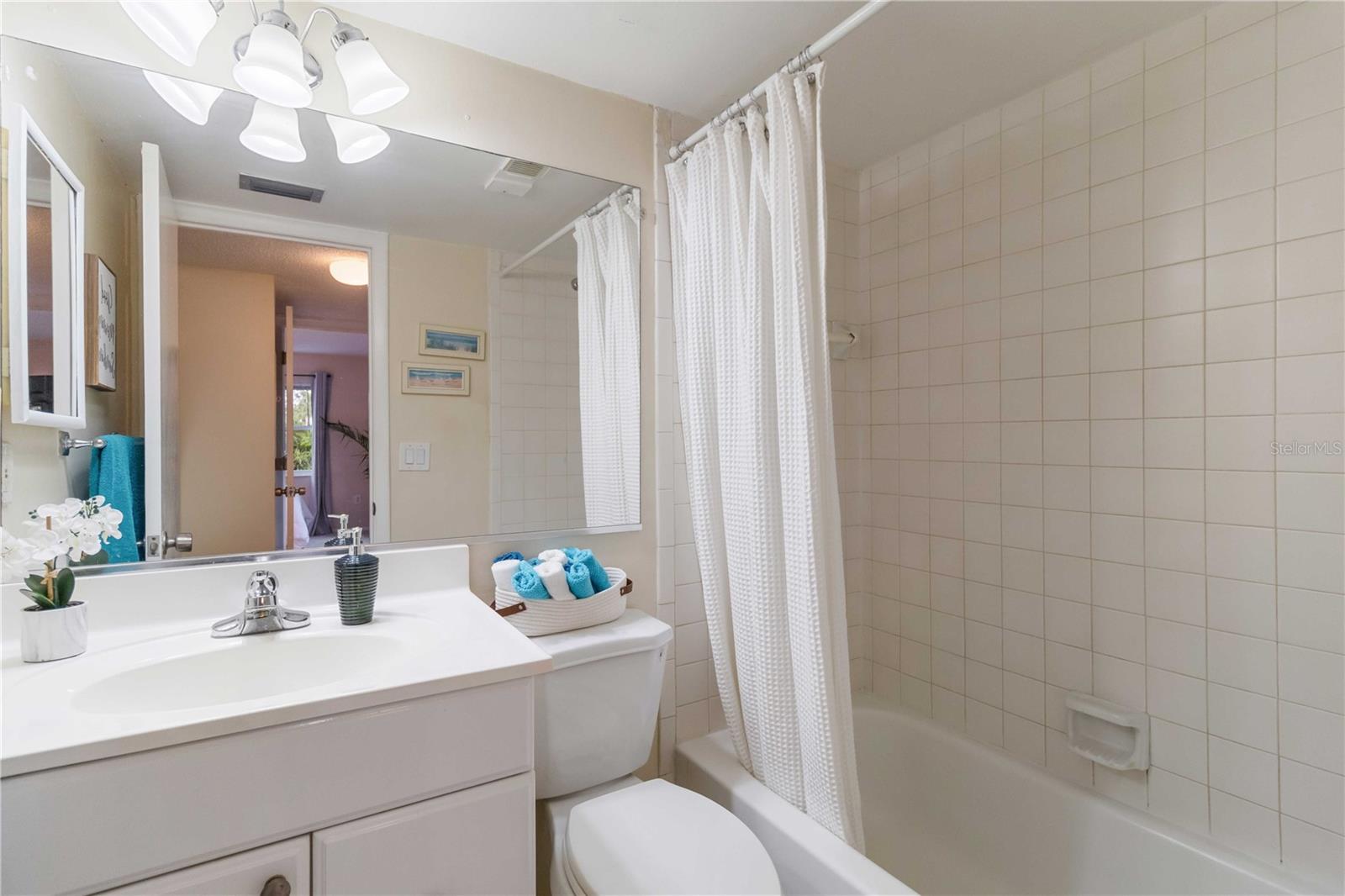 Image 16 of 31 For 3267 Beneva Road 103