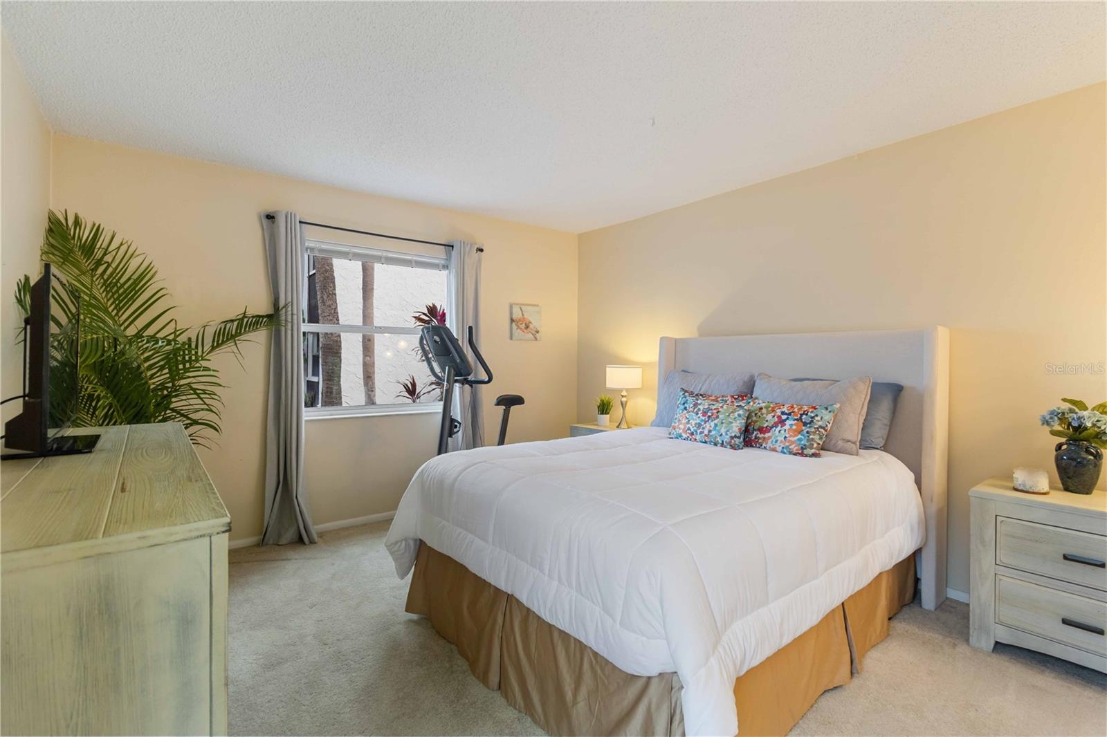 Image 21 of 31 For 3267 Beneva Road 103