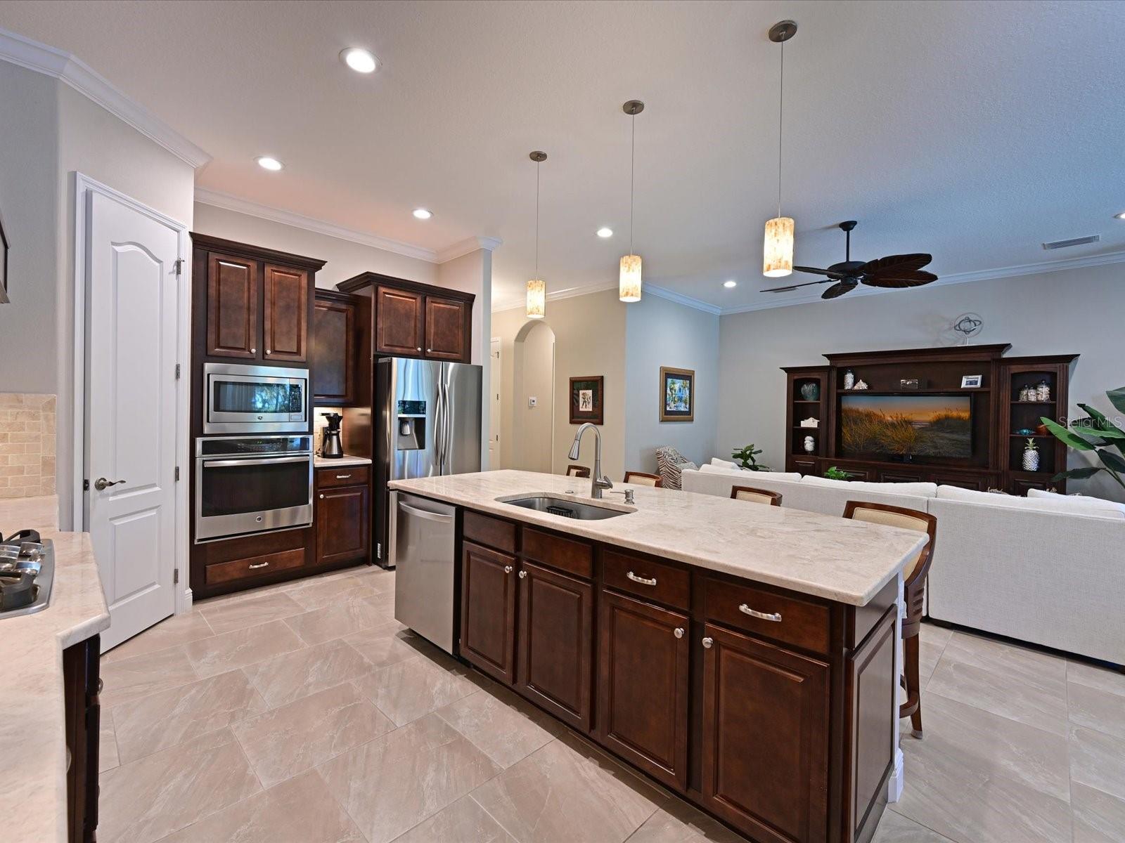 Image 11 of 49 For 6220 Champions Row Street