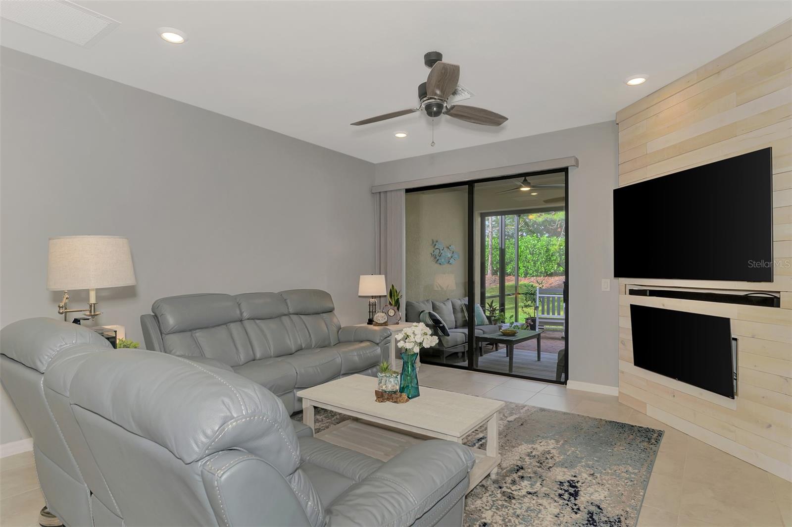 Image 15 of 56 For 18819 Lanuvio Street