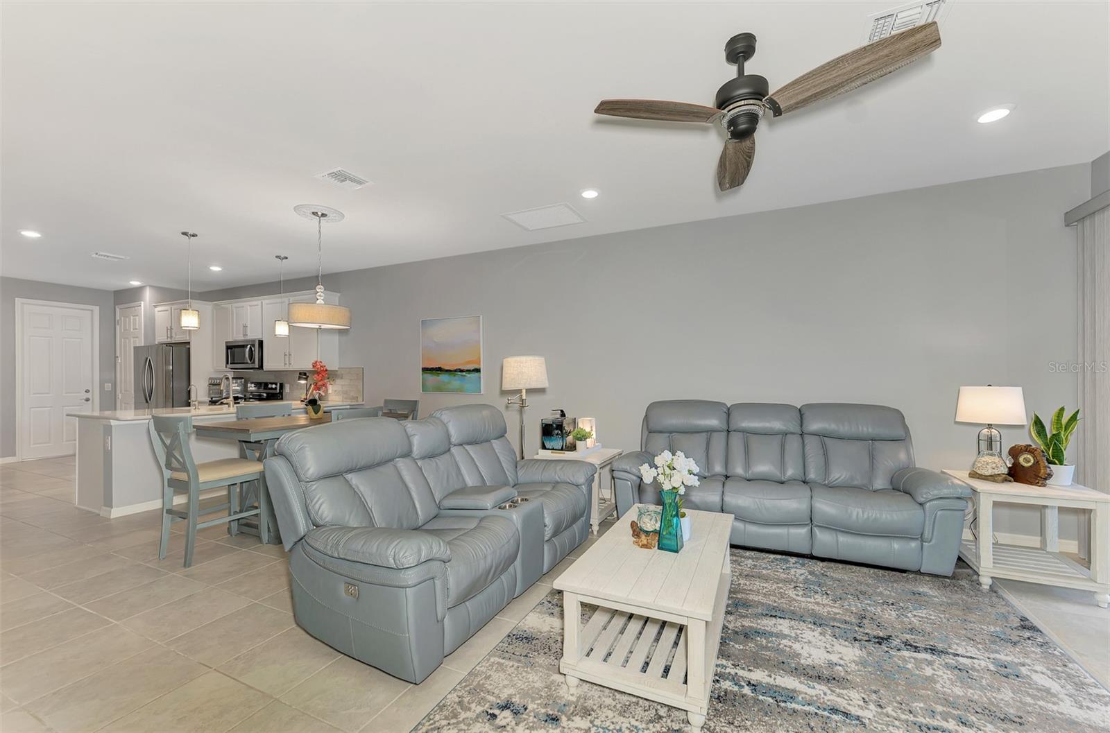 Image 17 of 56 For 18819 Lanuvio Street