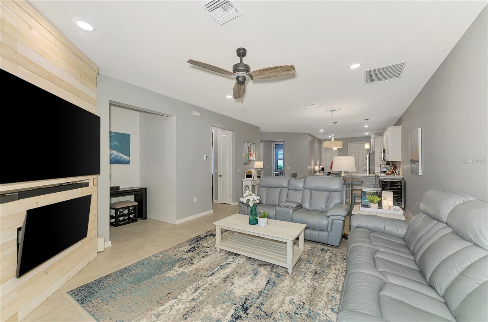 Image 18 of 56 For 18819 Lanuvio Street