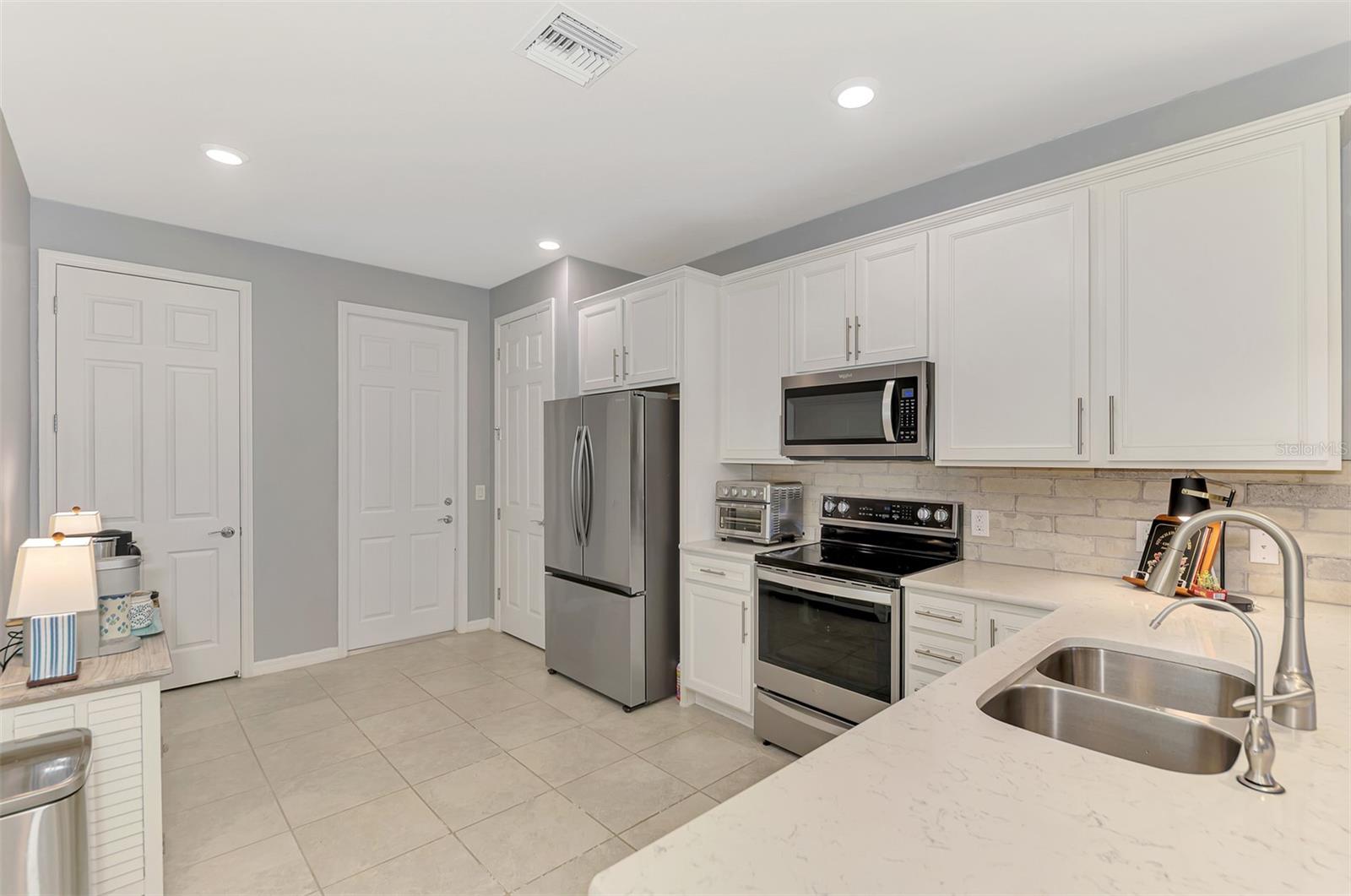 Image 22 of 56 For 18819 Lanuvio Street