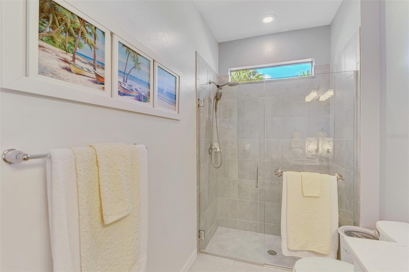 Image 33 of 56 For 18819 Lanuvio Street