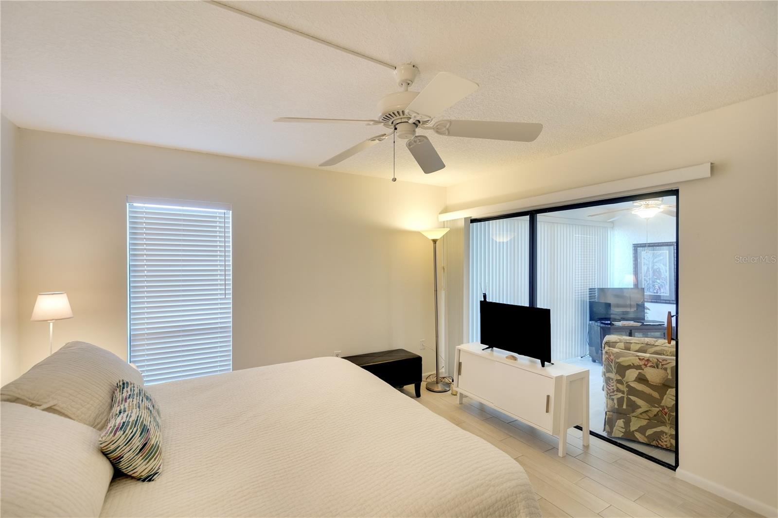 Image 17 of 31 For 8706 54th Avenue W 18