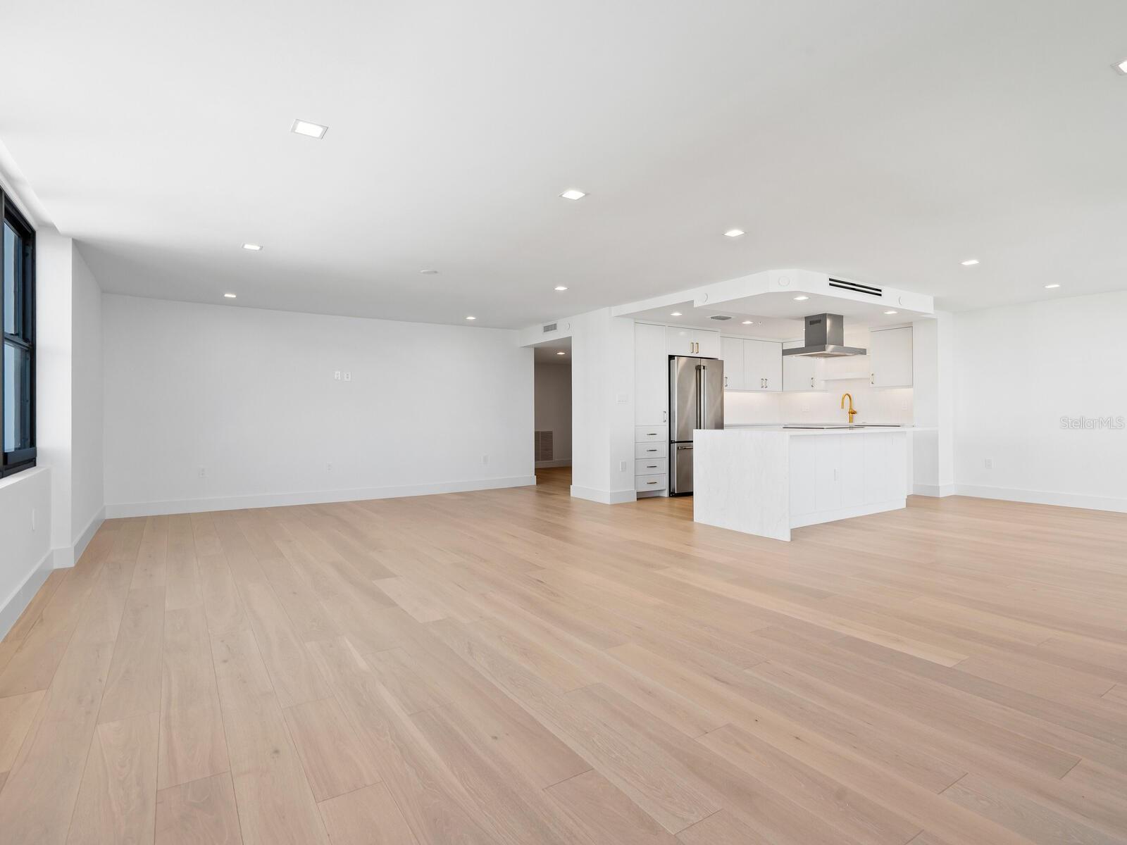 Image 11 of 52 For 770 Palm Avenue 604