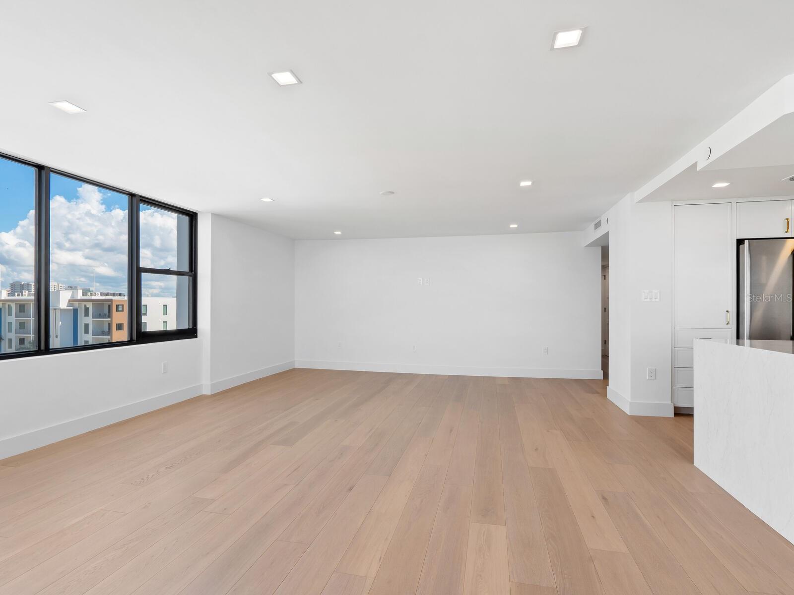 Image 13 of 52 For 770 Palm Avenue 604