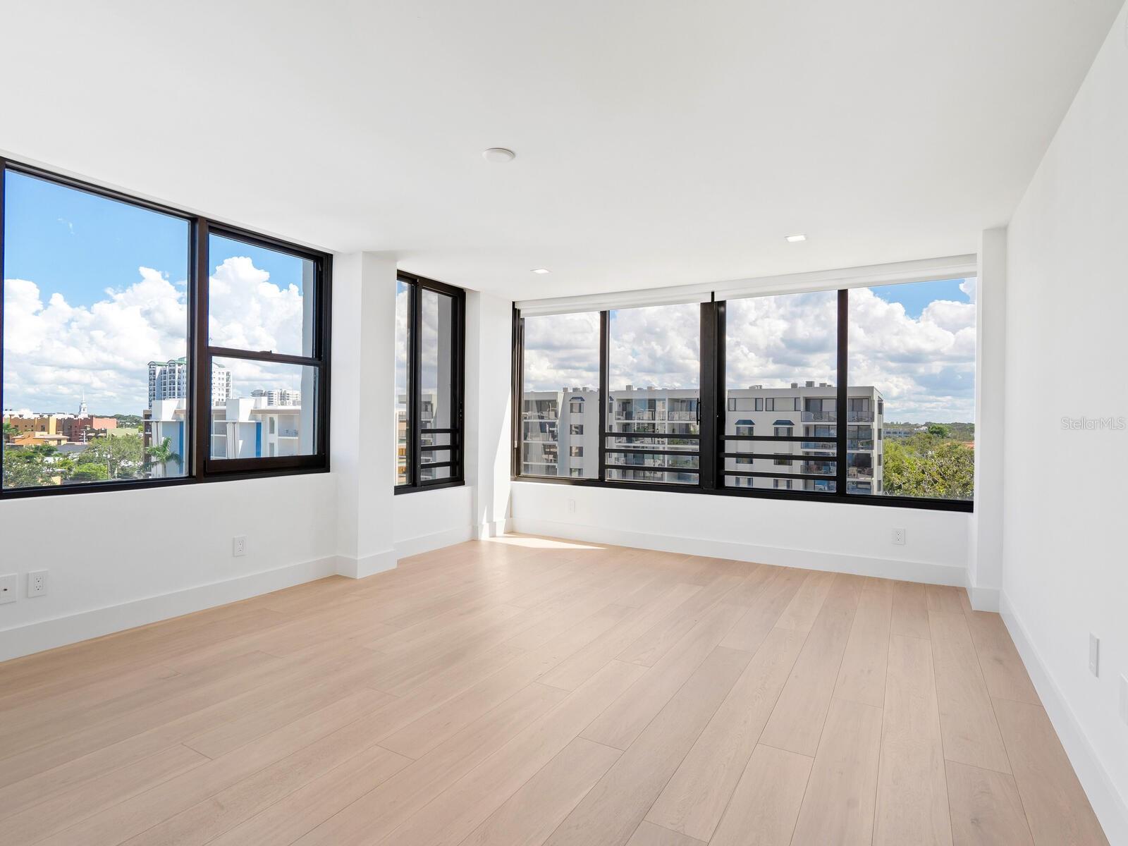 Image 15 of 52 For 770 Palm Avenue 604