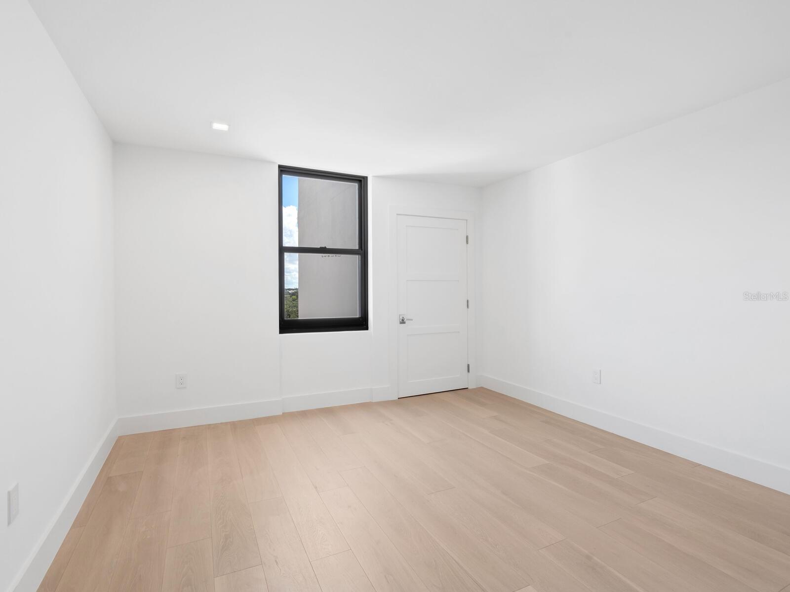 Image 21 of 52 For 770 Palm Avenue 604