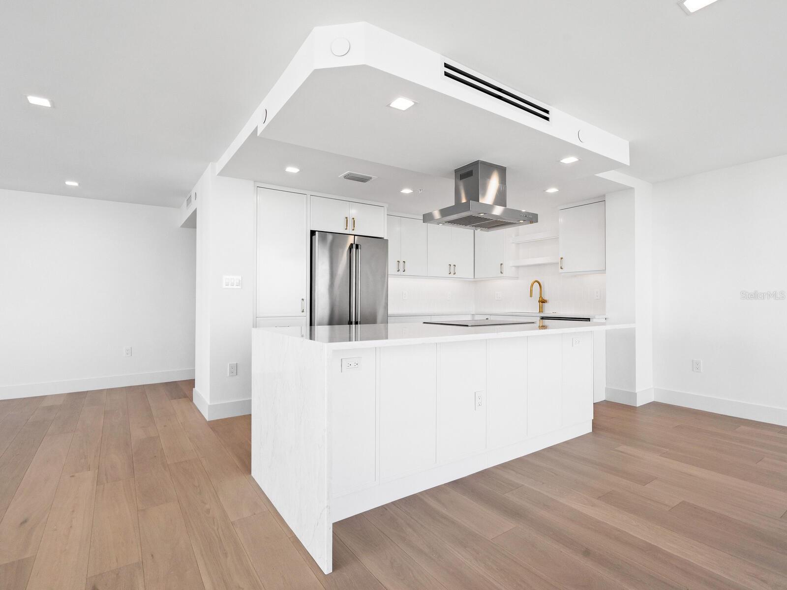 Image 7 of 52 For 770 Palm Avenue 604