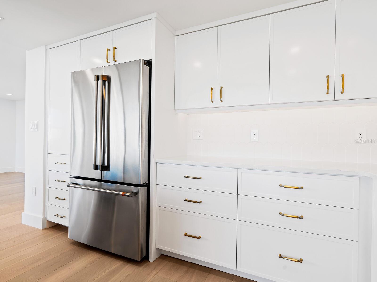 Image 9 of 52 For 770 Palm Avenue 604