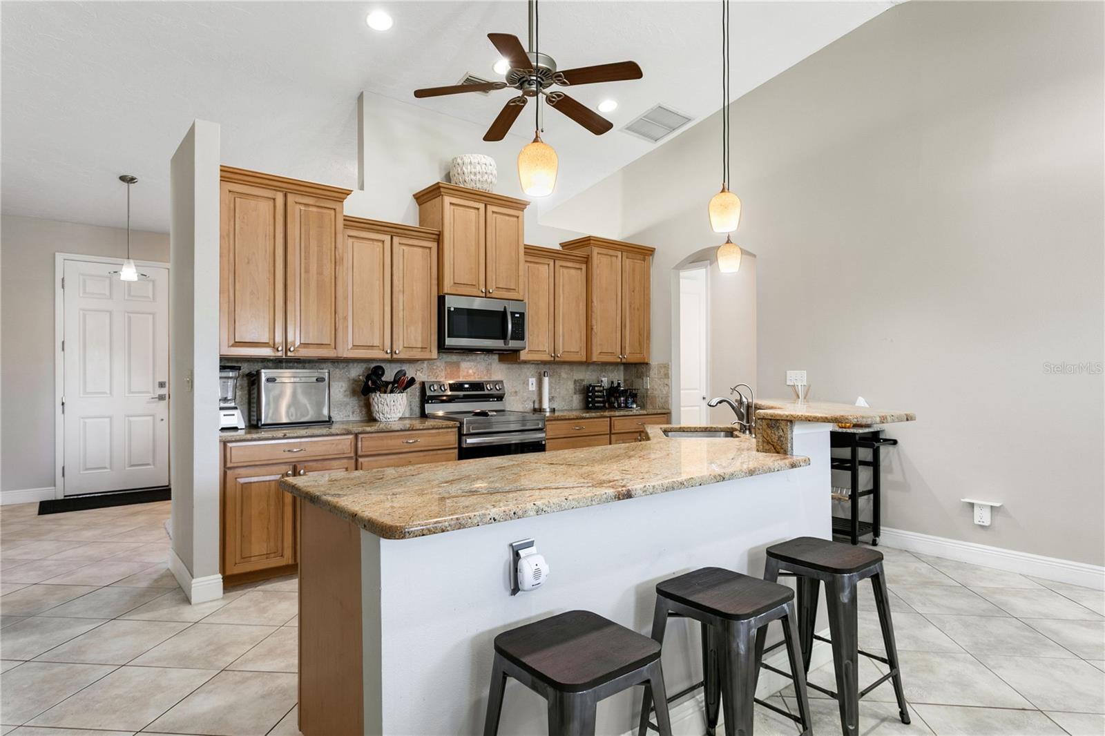 Image 5 of 19 For 601 Hamlin Street