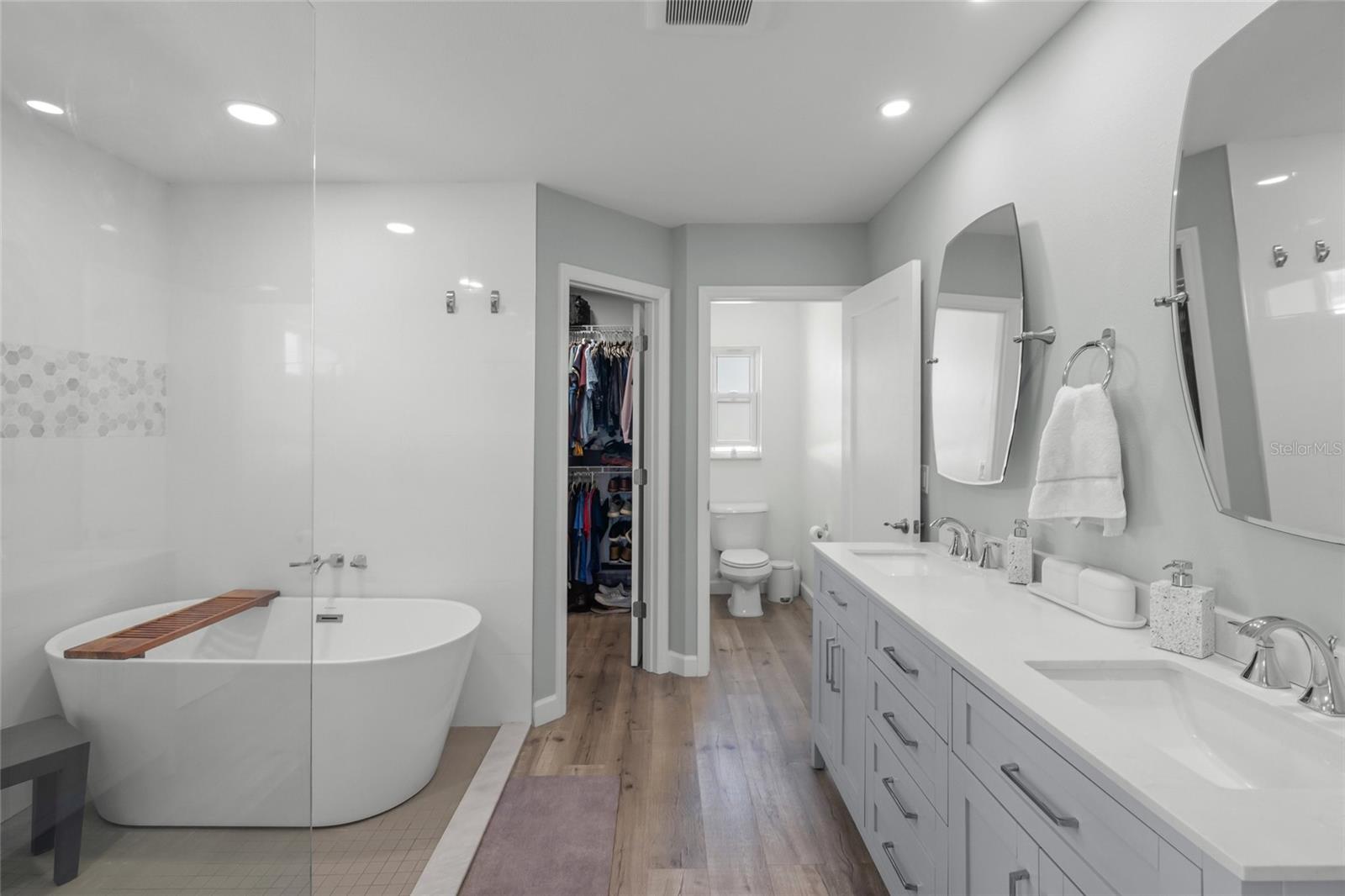 Image 21 of 47 For 744 Guild Drive