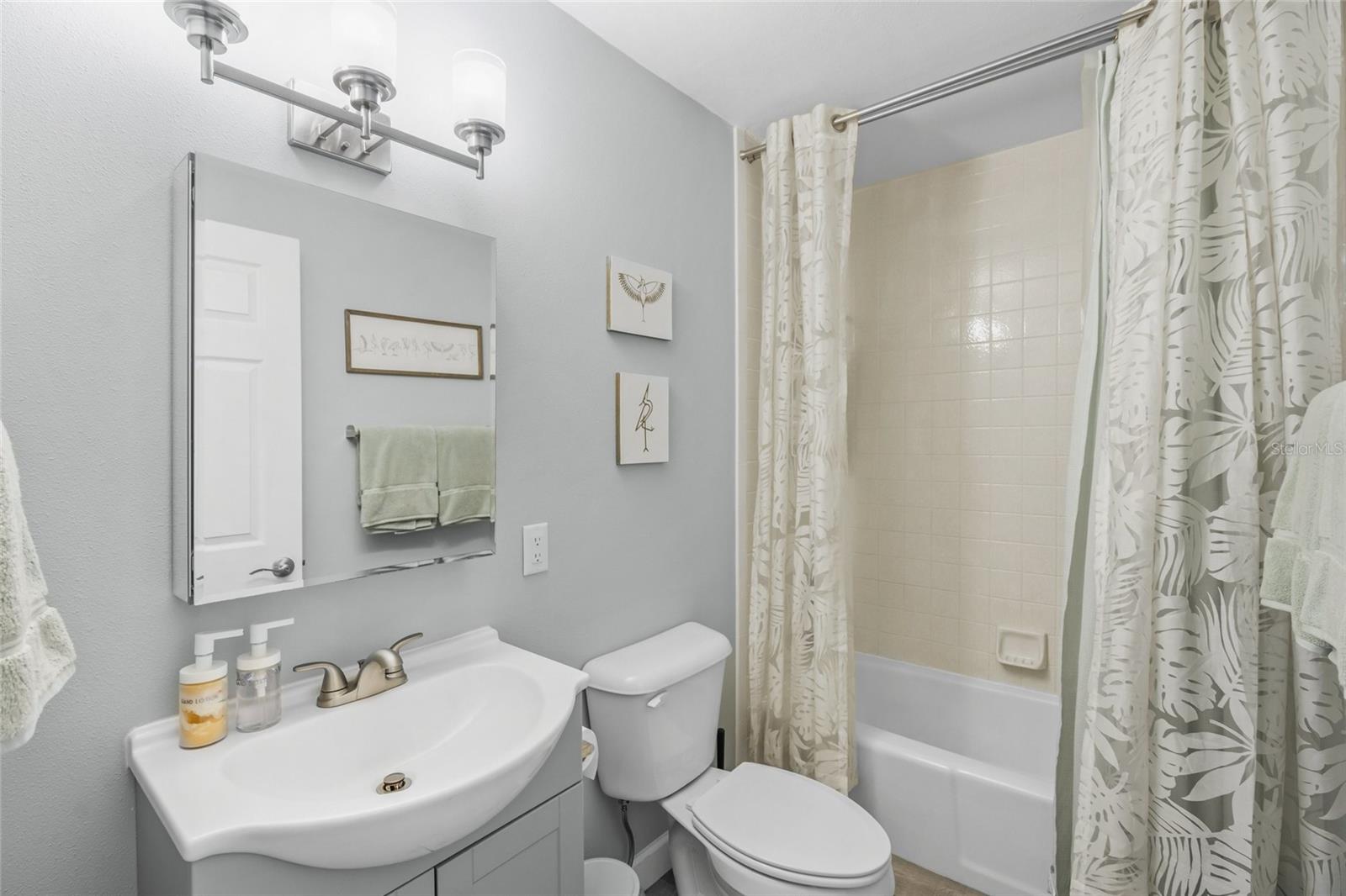 Image 26 of 47 For 744 Guild Drive