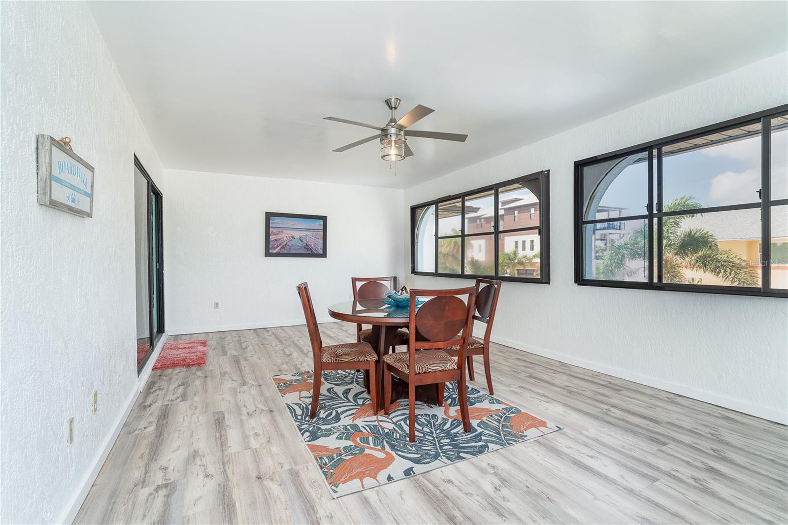 Image 18 of 58 For 10467 Marion Street