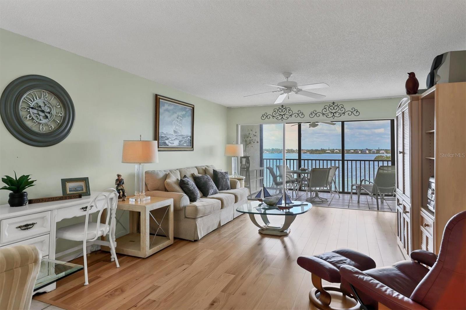 Image 10 of 53 For 9011 Midnight Pass Road 426