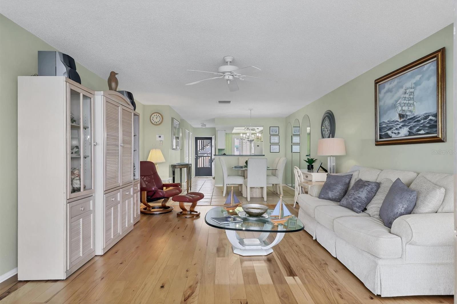 Image 12 of 53 For 9011 Midnight Pass Road 426