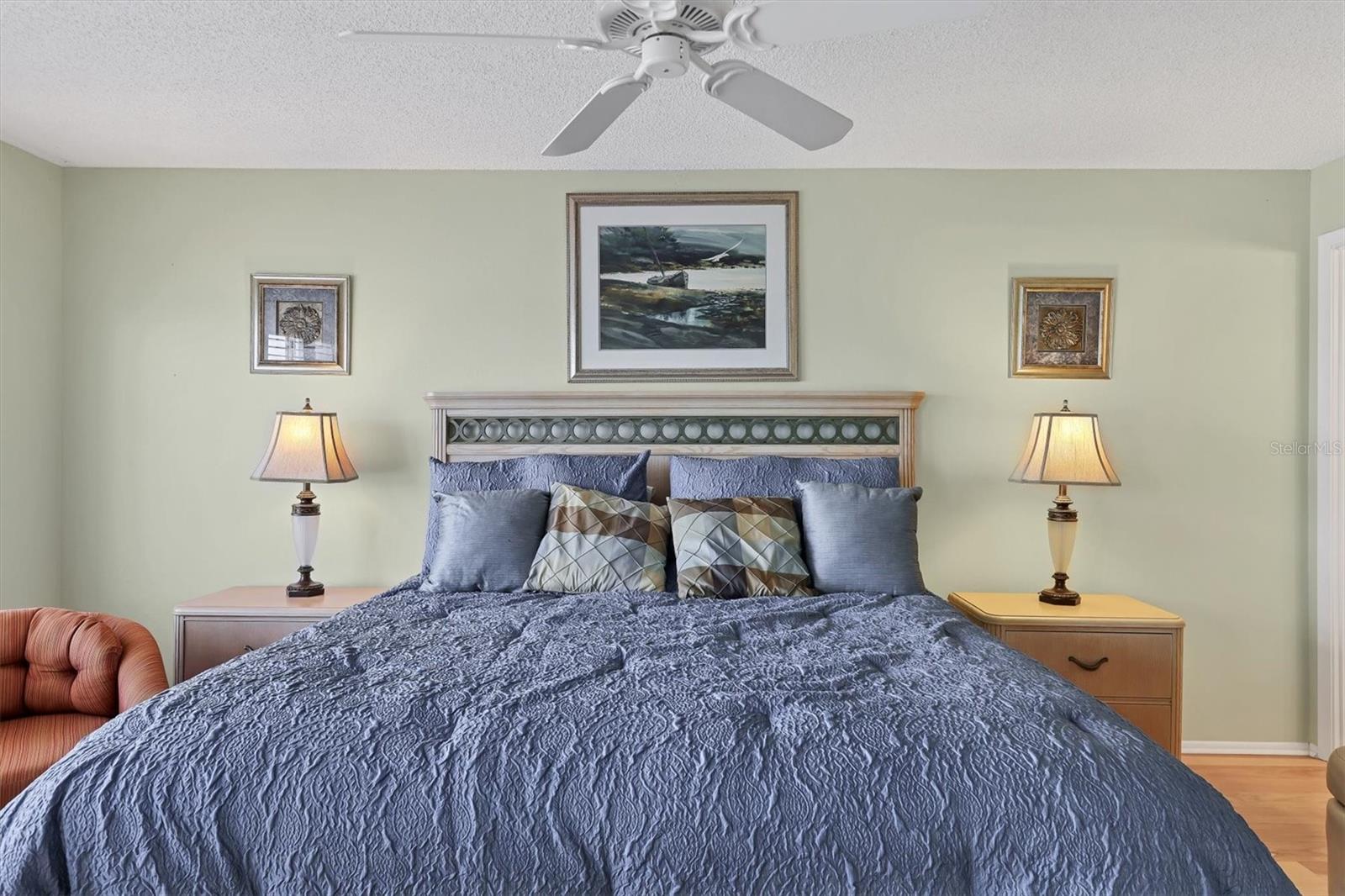 Image 22 of 53 For 9011 Midnight Pass Road 426