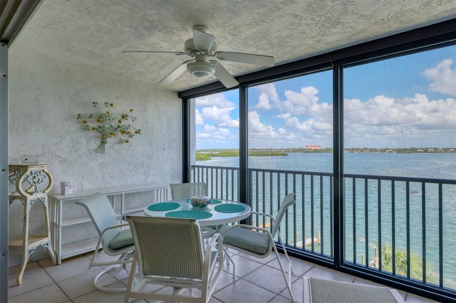 Image 28 of 53 For 9011 Midnight Pass Road 426