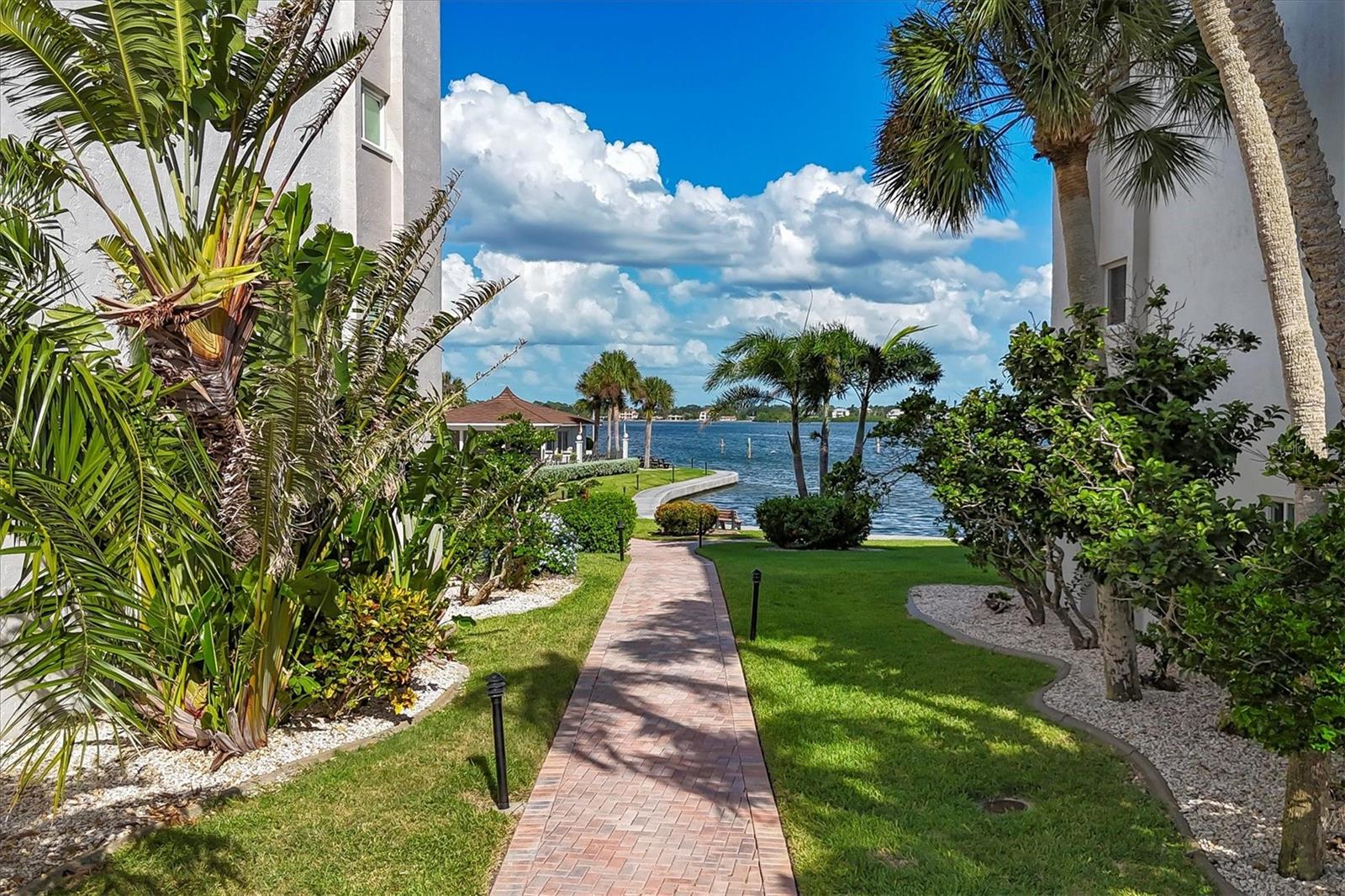 Image 29 of 53 For 9011 Midnight Pass Road 426