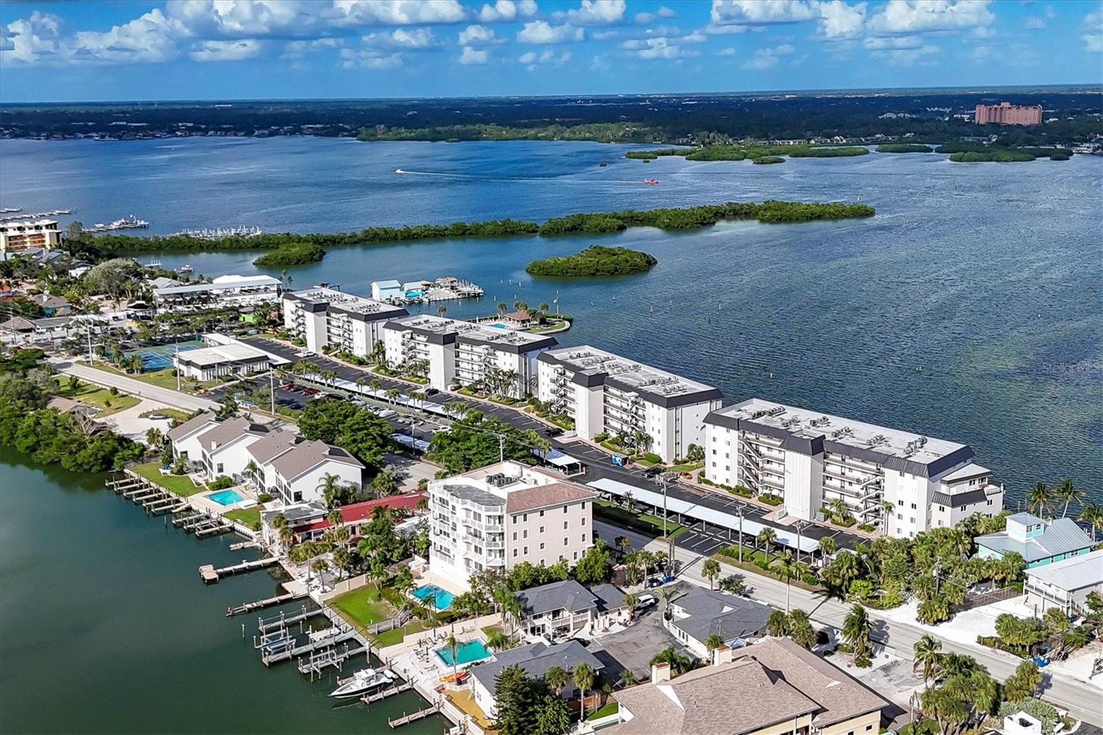 Image 3 of 53 For 9011 Midnight Pass Road 426