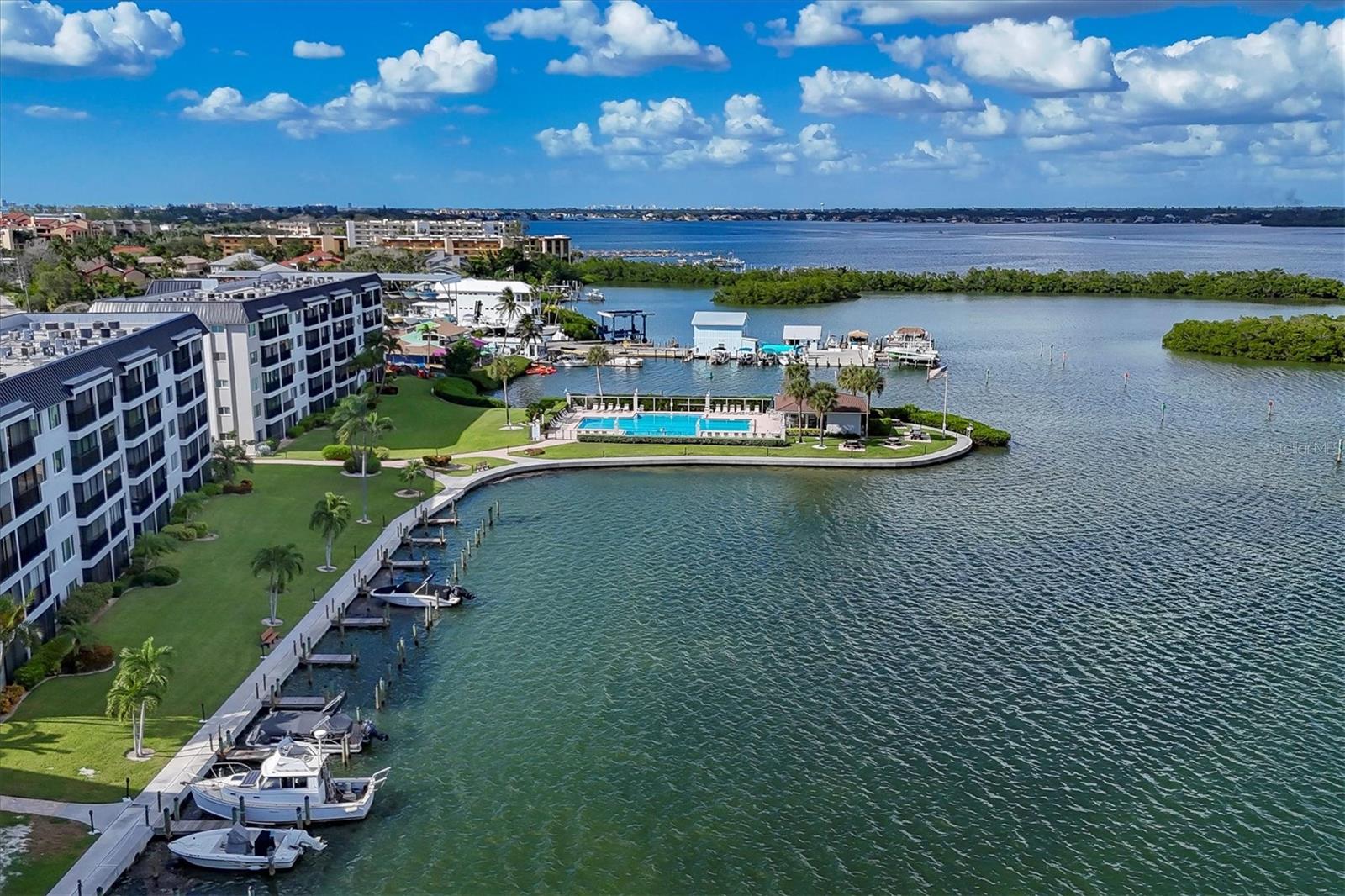 Image 34 of 53 For 9011 Midnight Pass Road 426