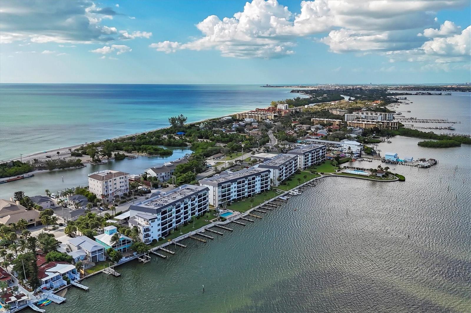 Image 35 of 53 For 9011 Midnight Pass Road 426