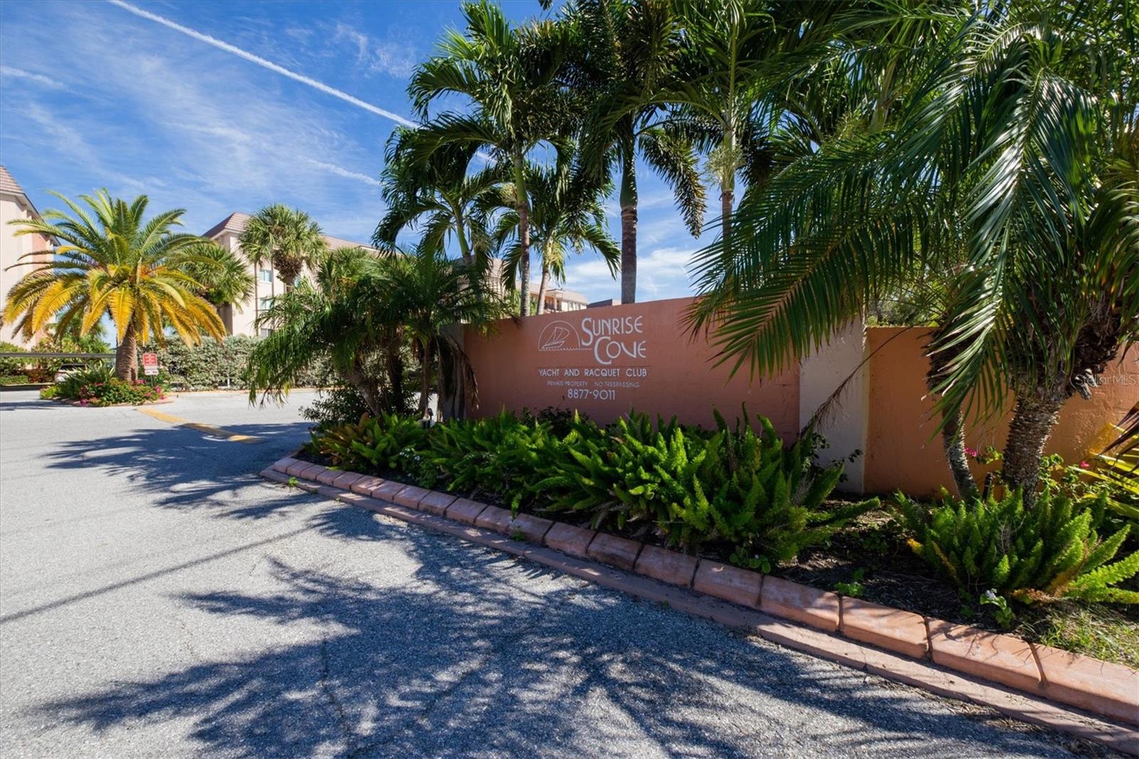 Image 36 of 53 For 9011 Midnight Pass Road 426