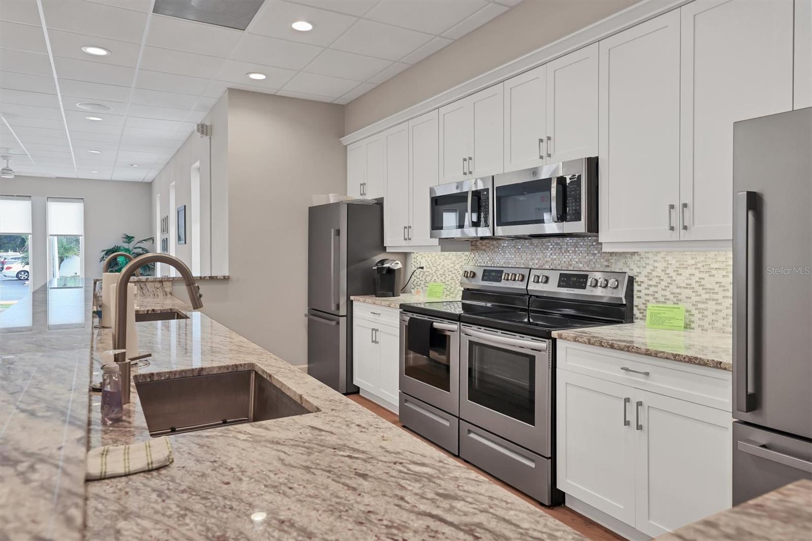 Image 41 of 53 For 9011 Midnight Pass Road 426