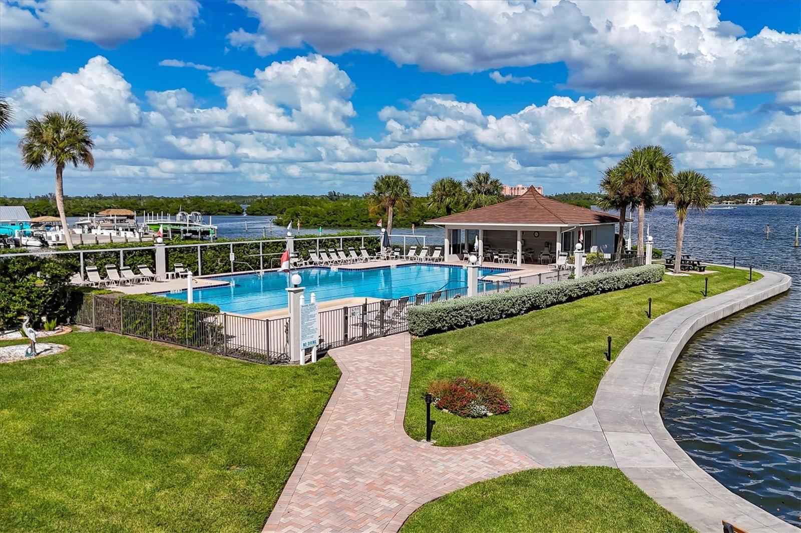 Image 46 of 53 For 9011 Midnight Pass Road 426