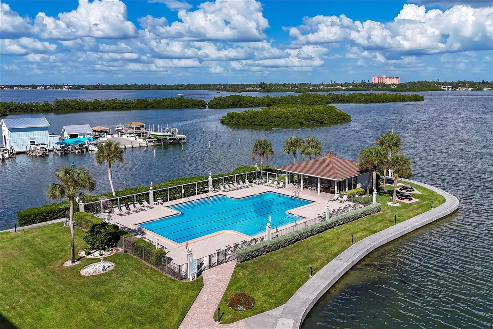 Image 47 of 53 For 9011 Midnight Pass Road 426