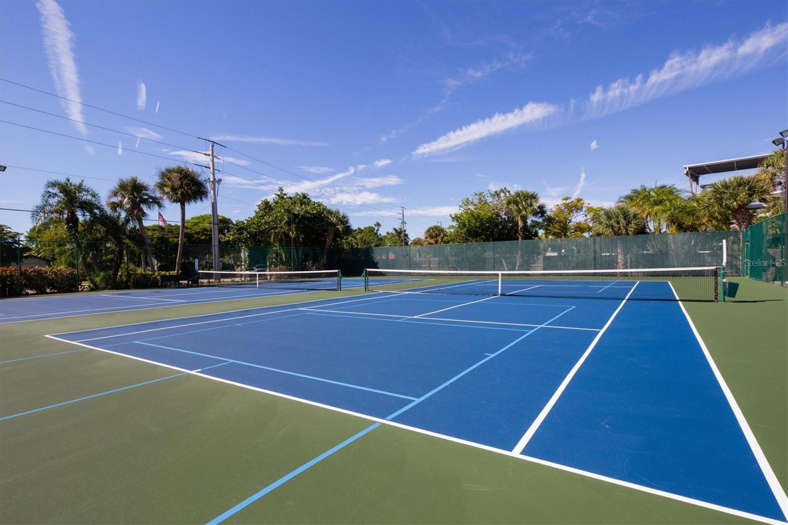 Image 48 of 53 For 9011 Midnight Pass Road 426