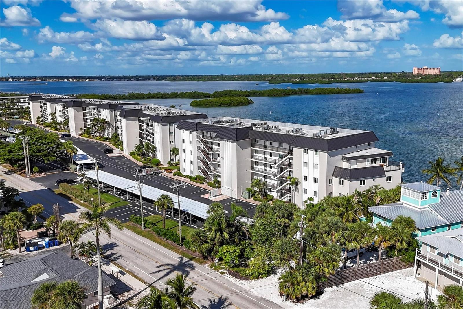 Image 5 of 53 For 9011 Midnight Pass Road 426