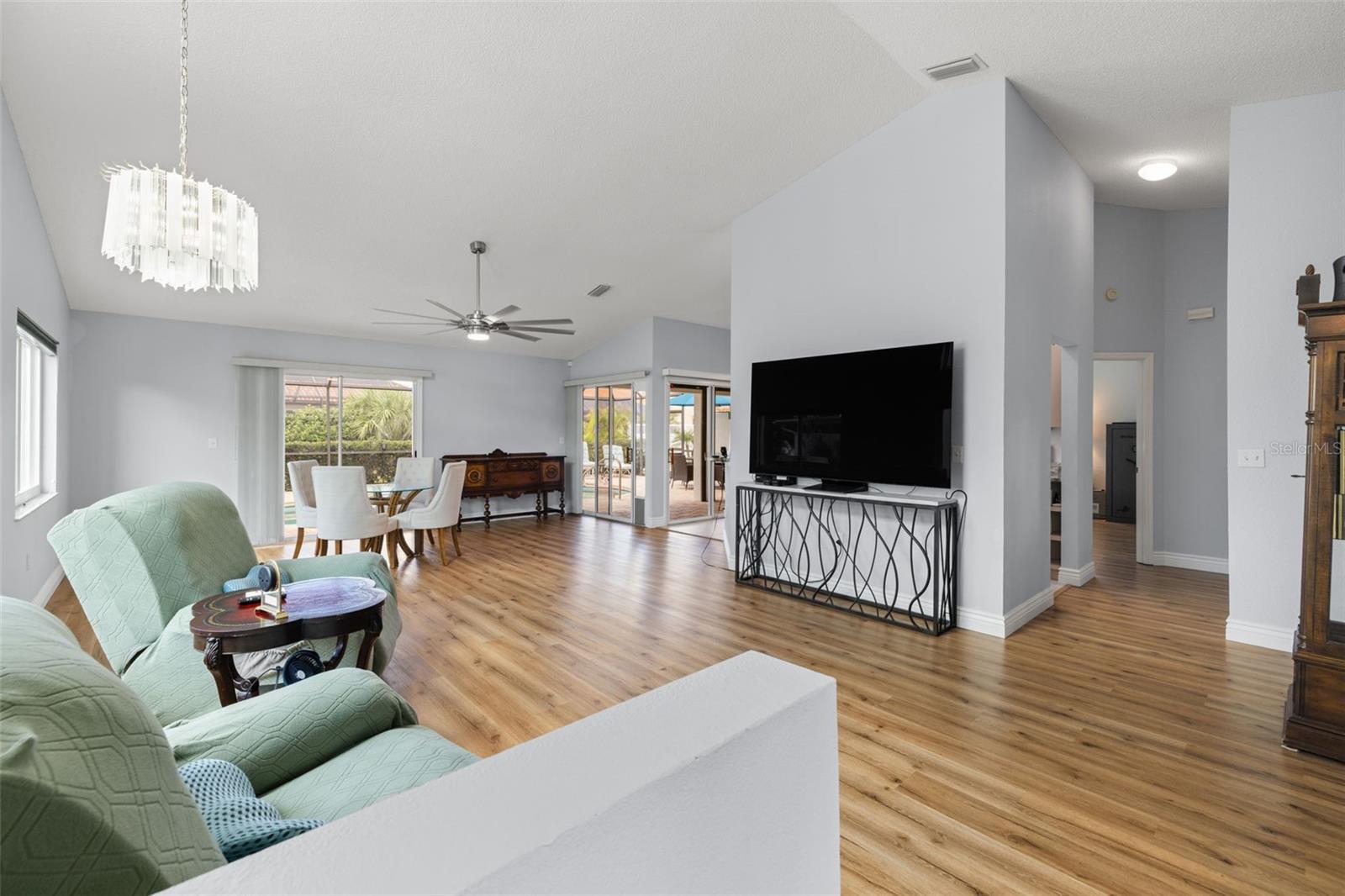 Image 4 of 44 For 4846 Raintree Street Circle E