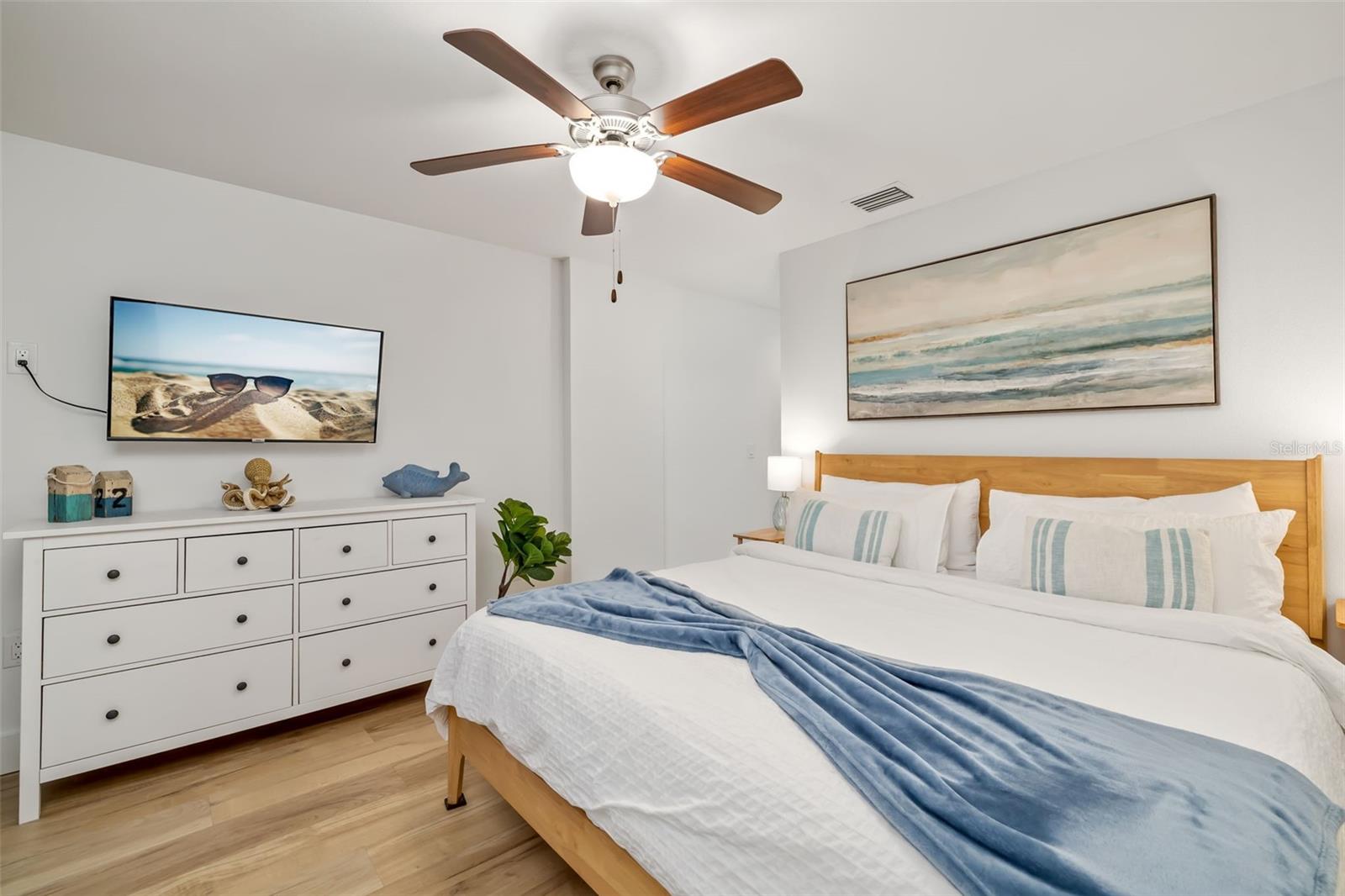 Image 24 of 41 For 15305 1st Street E 201