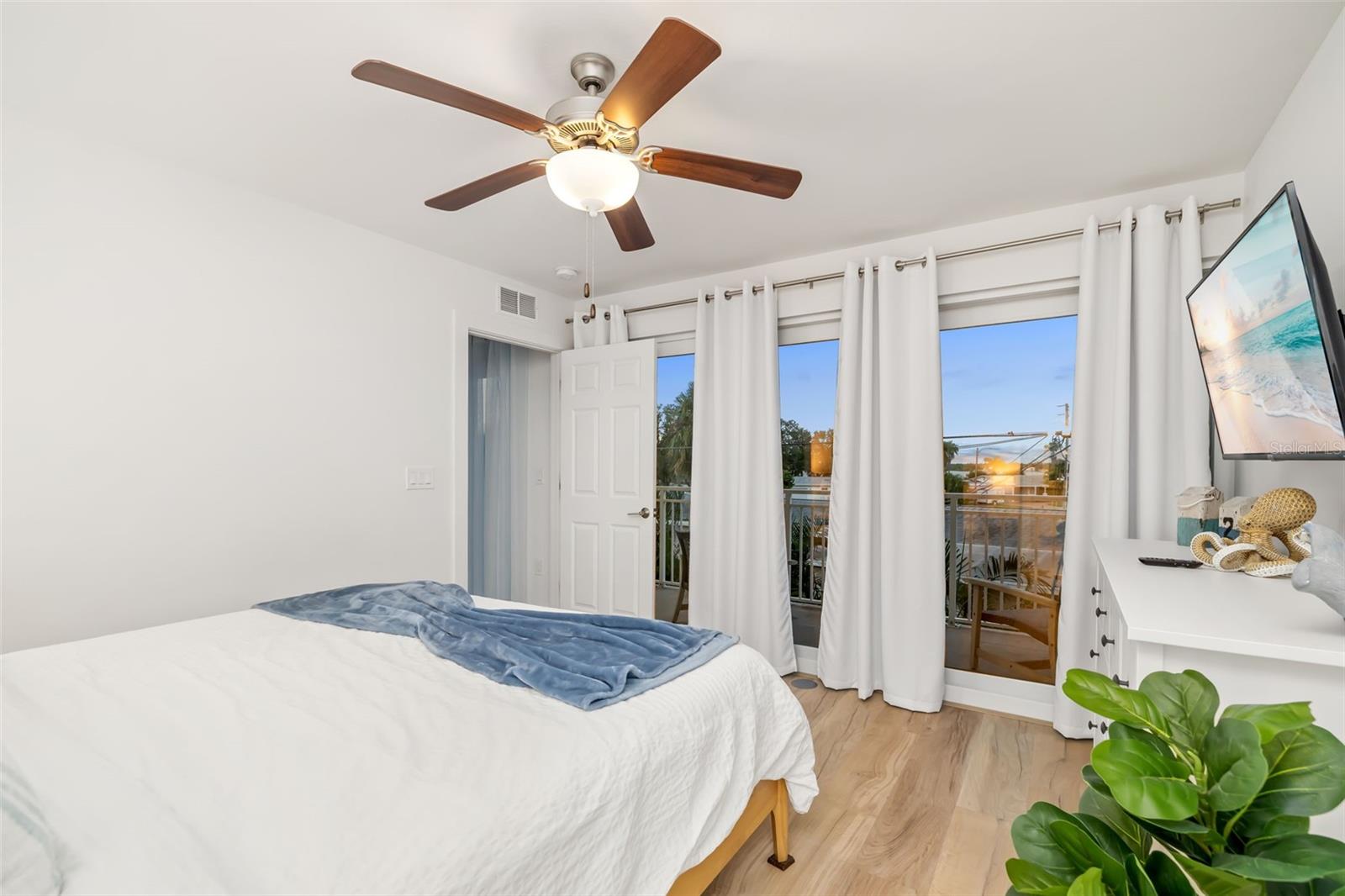 Image 25 of 41 For 15305 1st Street E 201
