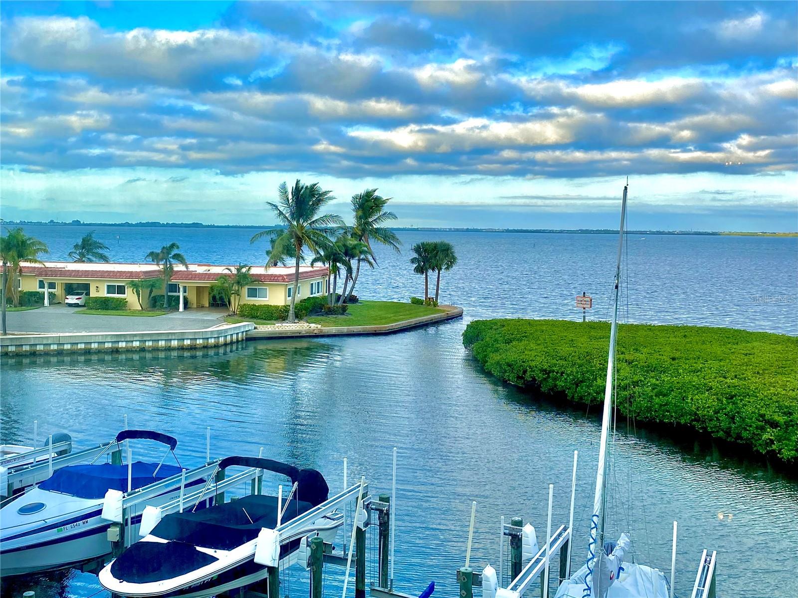 Image 33 of 67 For 4780 Gulf Of Mexico Dr. Villa 5