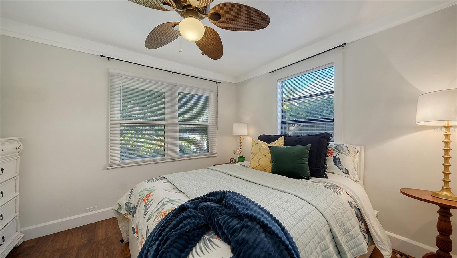 Image 10 of 48 For 521 & 523 Ohio Place